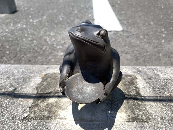 frog-yuppie_3206a.jpg