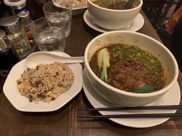 lunch-yuppie_1716a.jpg